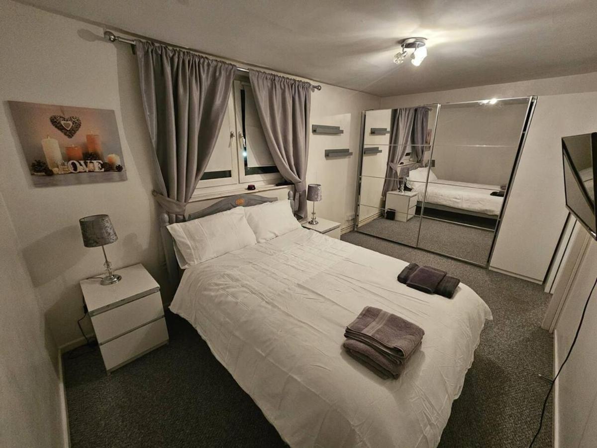 Stunning 1-Bed Apartment In Лондон Экстерьер фото