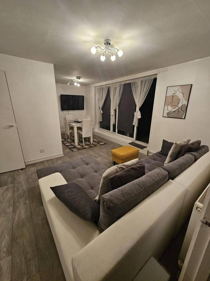 Stunning 1-Bed Apartment In Лондон Экстерьер фото